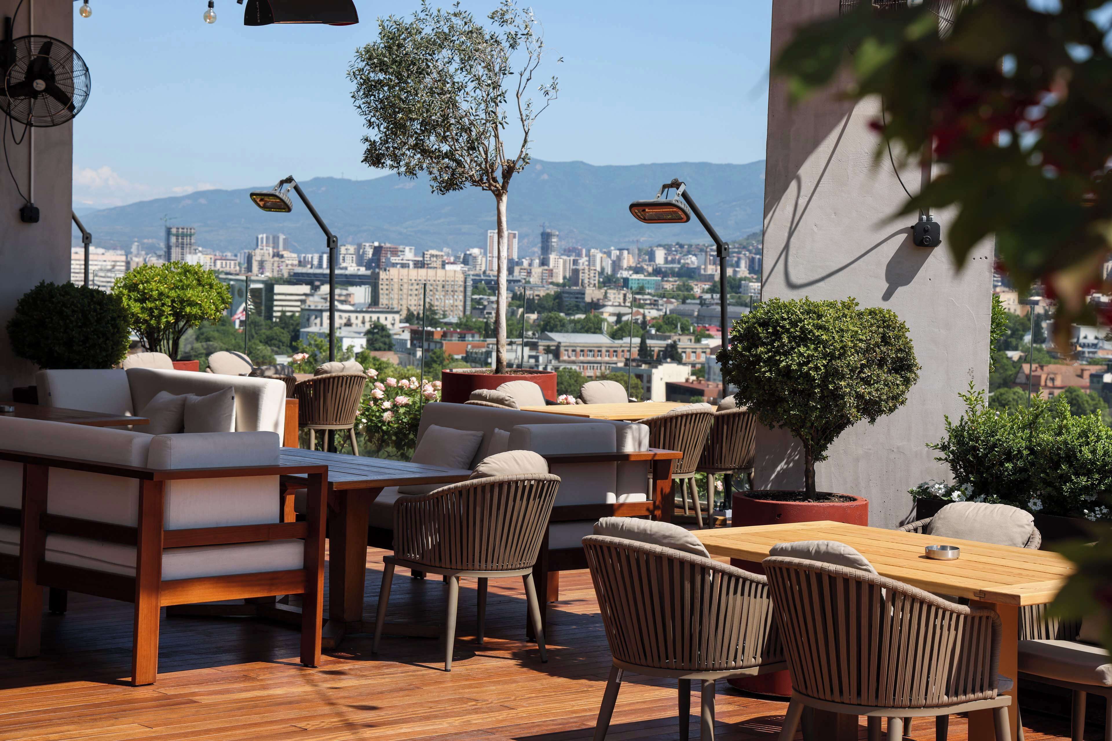 2 restaurants, breakfast, lunch, dinner served; italian cuisine