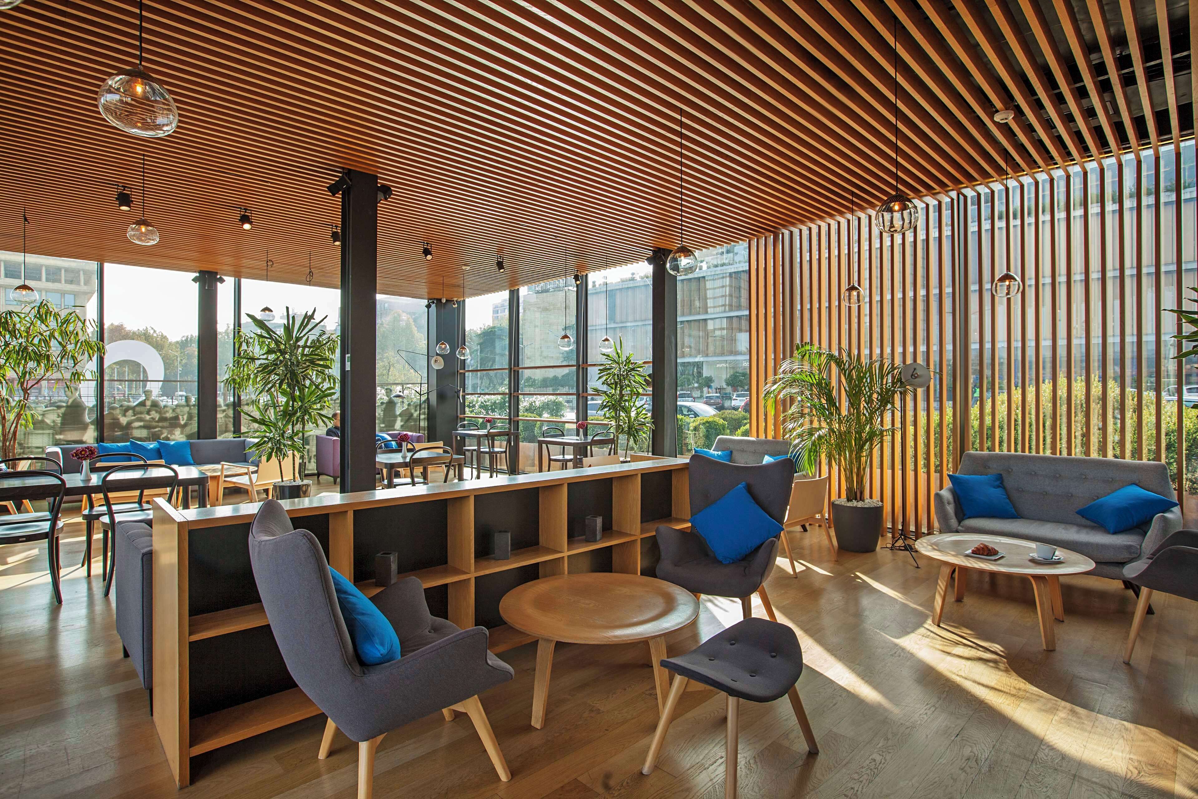 2 restaurants, breakfast, lunch, dinner served; italian cuisine