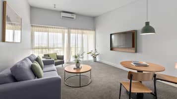 Superior One Bedroom Suite Free WIFI and parking | View from room