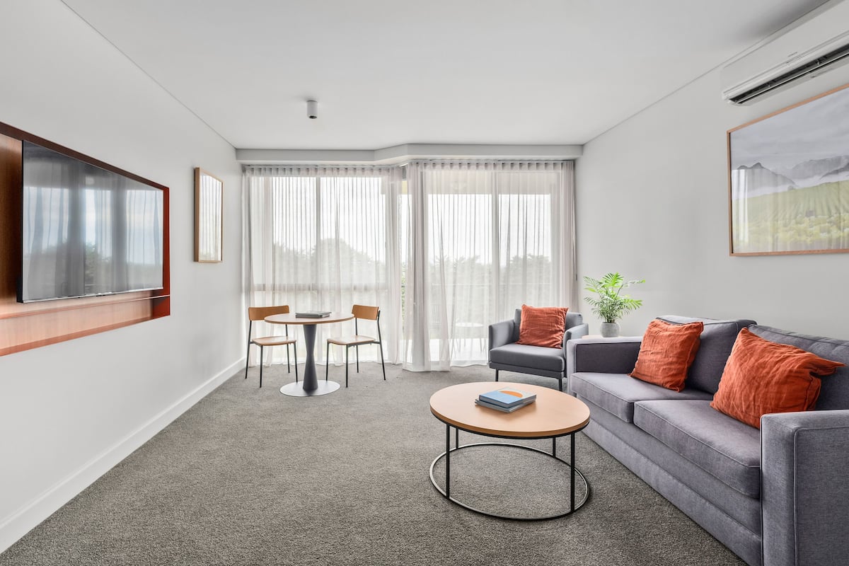 2 habitaciones, minibar y caja de seguridad en la habitación