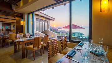 4 restaurantes: opção de café da manhã, almoço e jantar