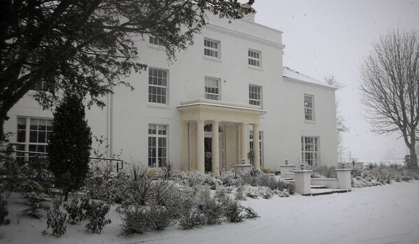 المنشأة من الخارج