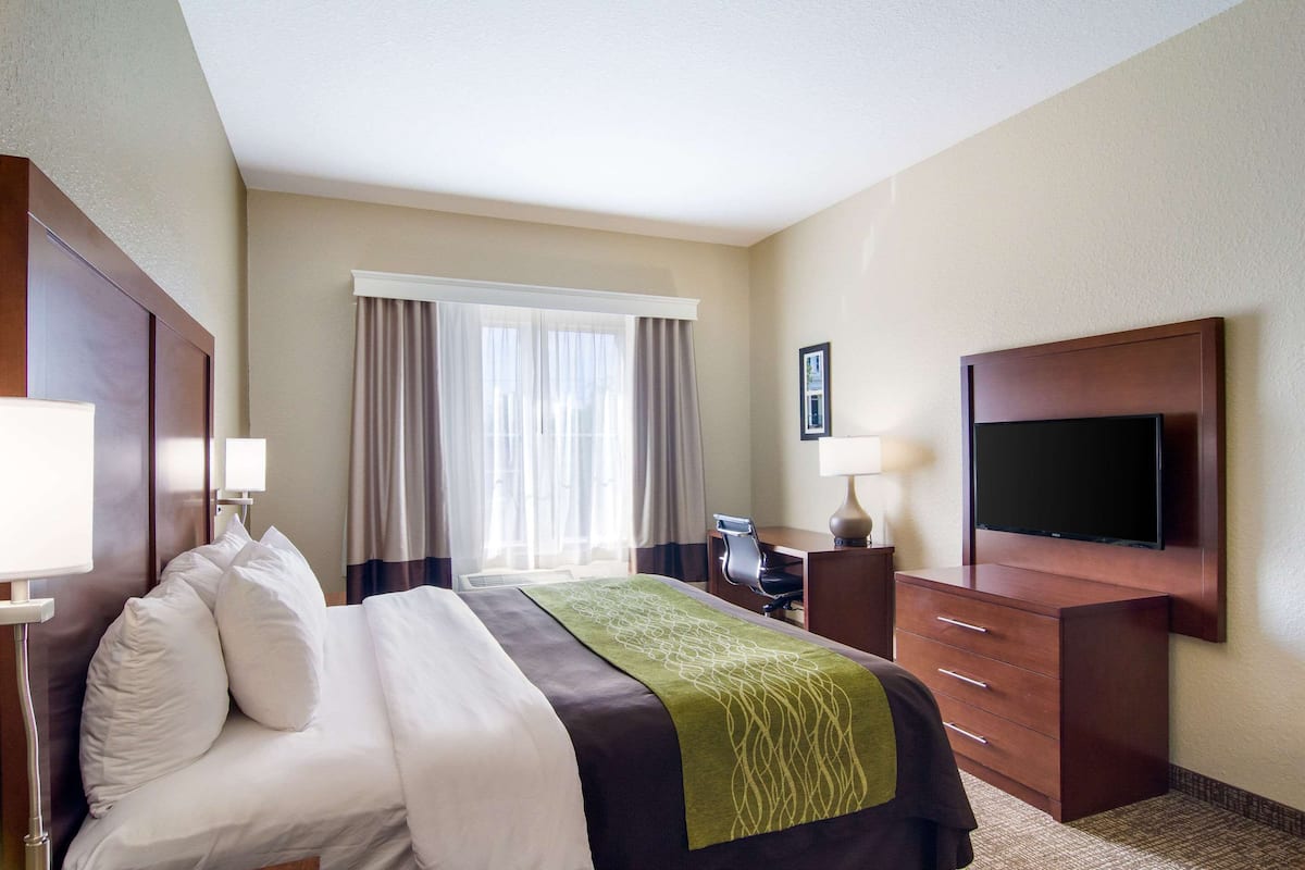 In-room safe, desk, iron/ironing board, free WiFi