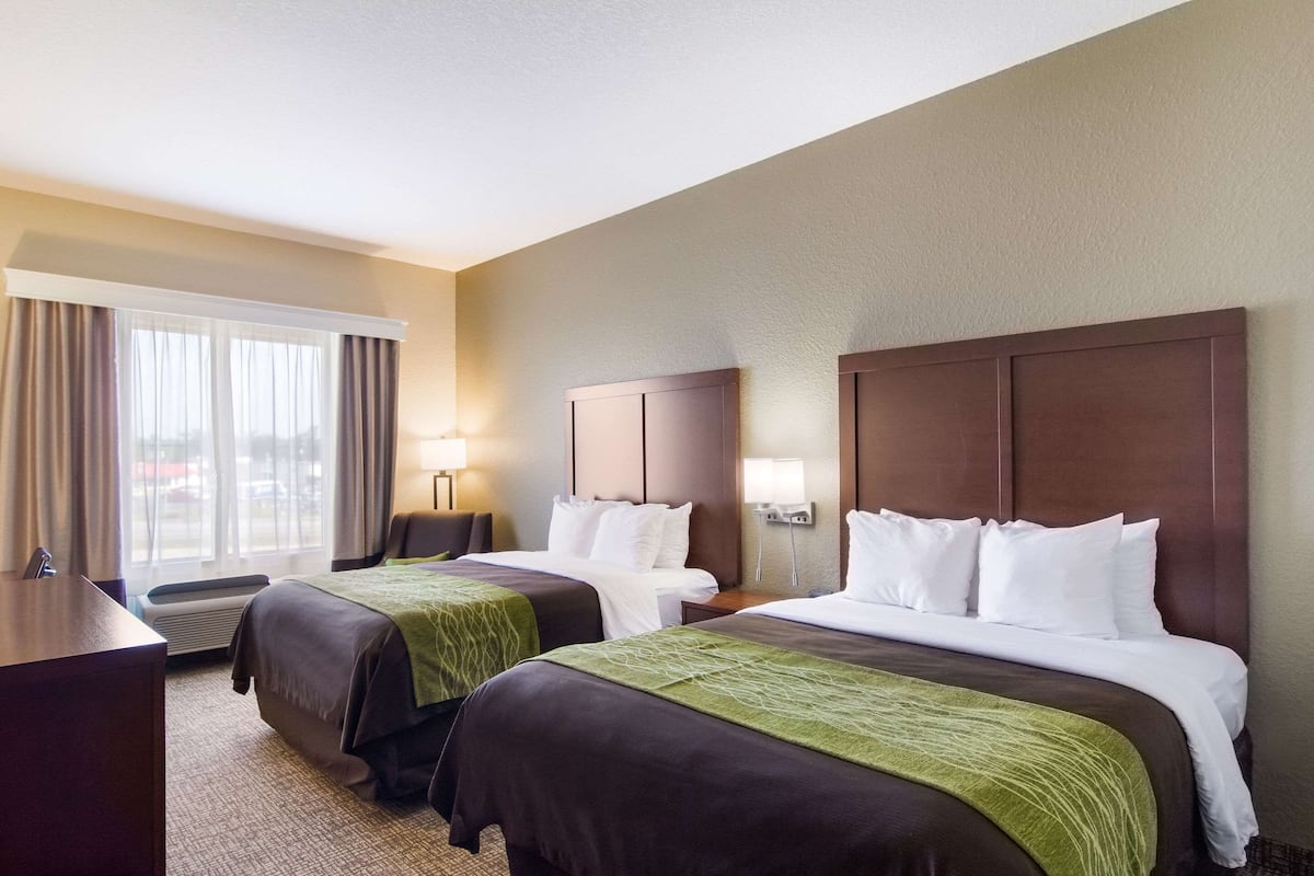 In-room safe, desk, iron/ironing board, free WiFi
