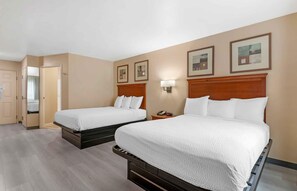 Standard-Studio, 2 Doppelbetten, Nichtraucher, Kühlschrank und Mikrowelle | 1 Schlafzimmer, individuell dekoriert, individuell eingerichtet