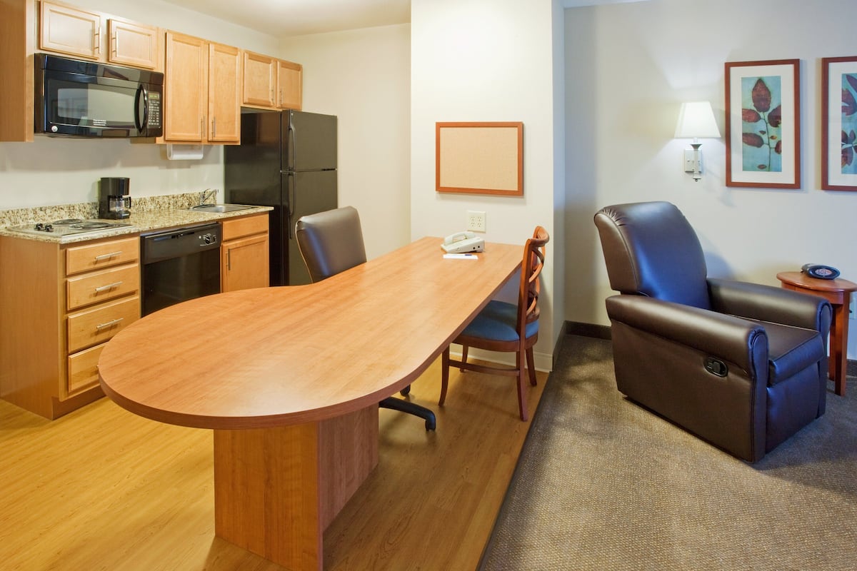 studio suite, 1 queen bed | private kitchen | full-sized fridge, microwave, stovetop, dishwasher