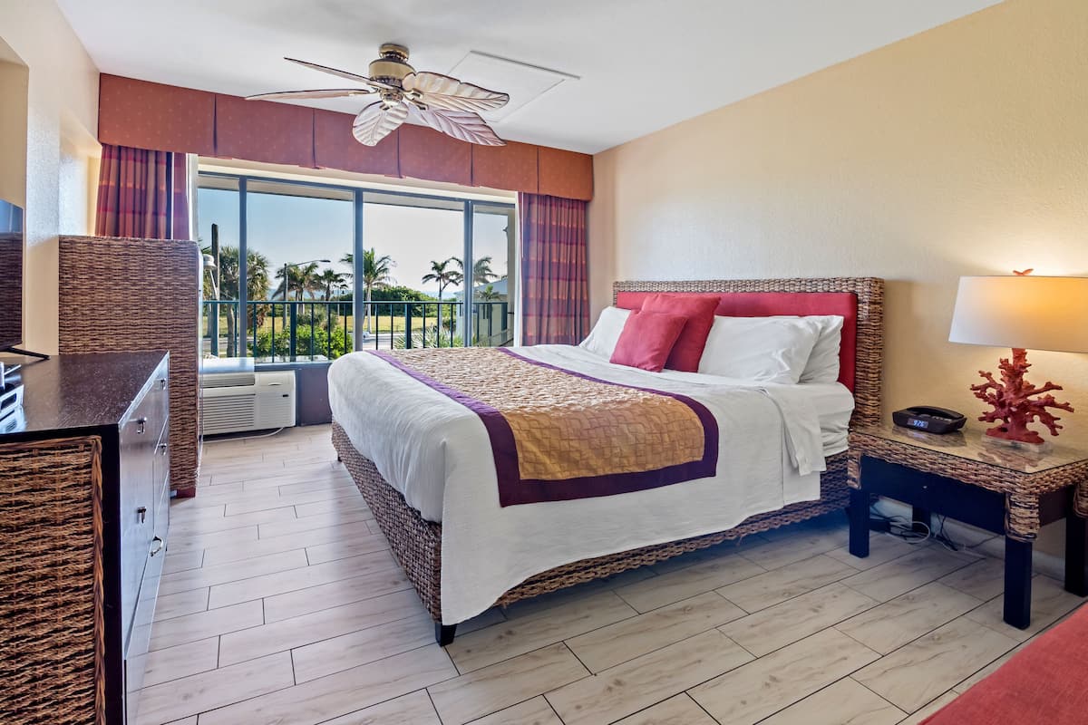 King Room Ocean View Balcony | Kameruitzicht