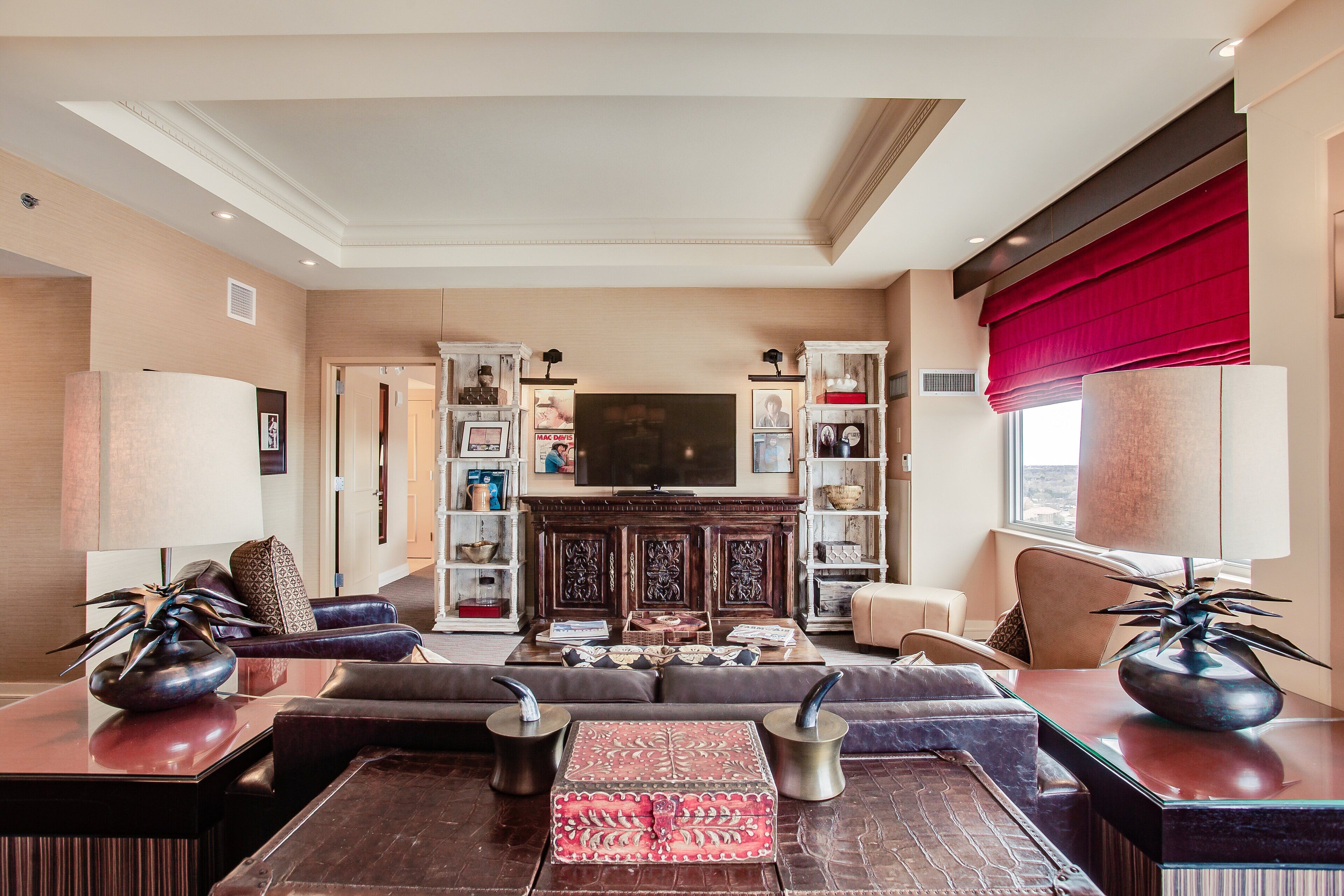 1 bedroom, hypo-allergenic bedding, pillow-top beds, desk