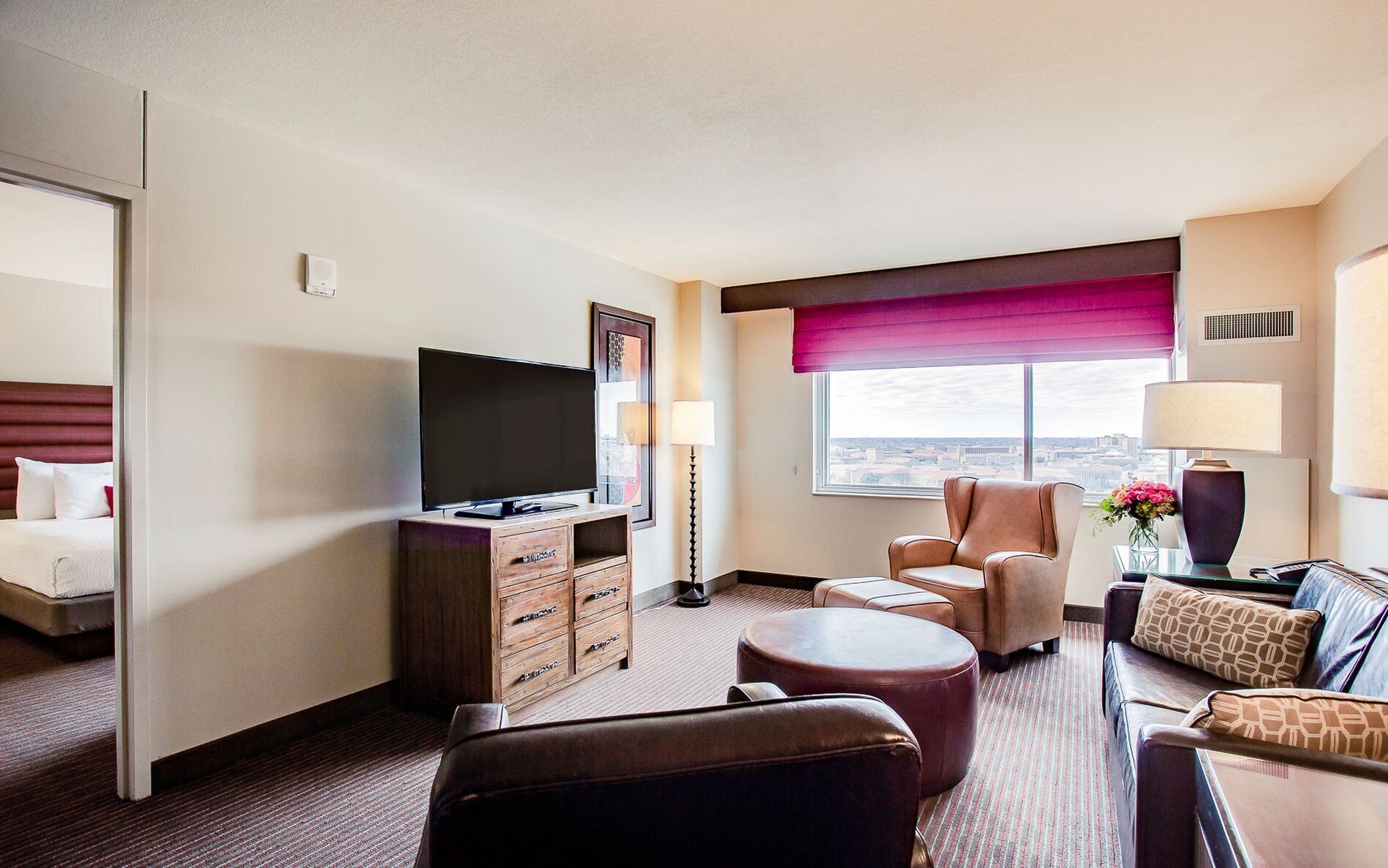 1 bedroom, hypo-allergenic bedding, pillow-top beds, desk