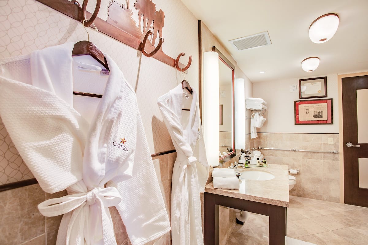 1 bedroom, hypo-allergenic bedding, pillow-top beds, desk