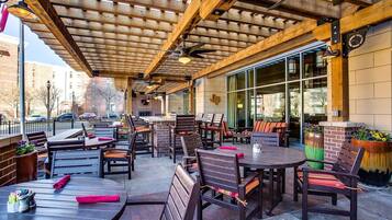 Breakfast, lunch and dinner served