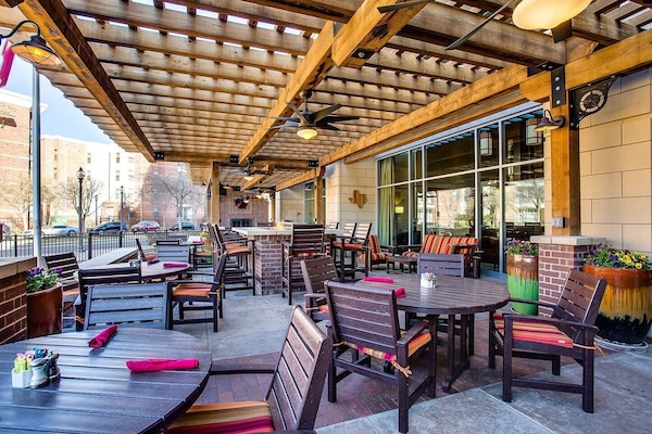 Breakfast, lunch and dinner served