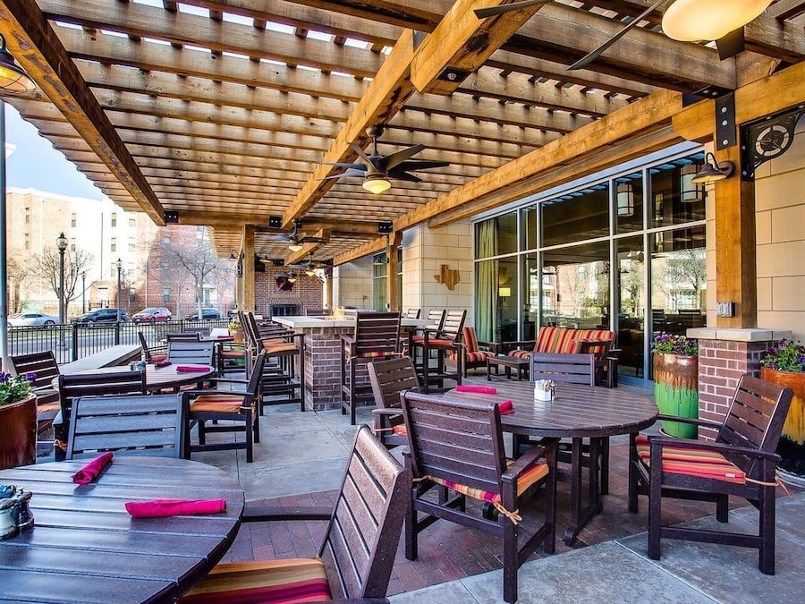 Breakfast, lunch and dinner served