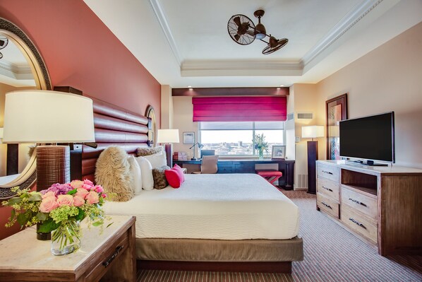 Ropa de cama hipoalergénica, camas con pillow-top y escritorio 