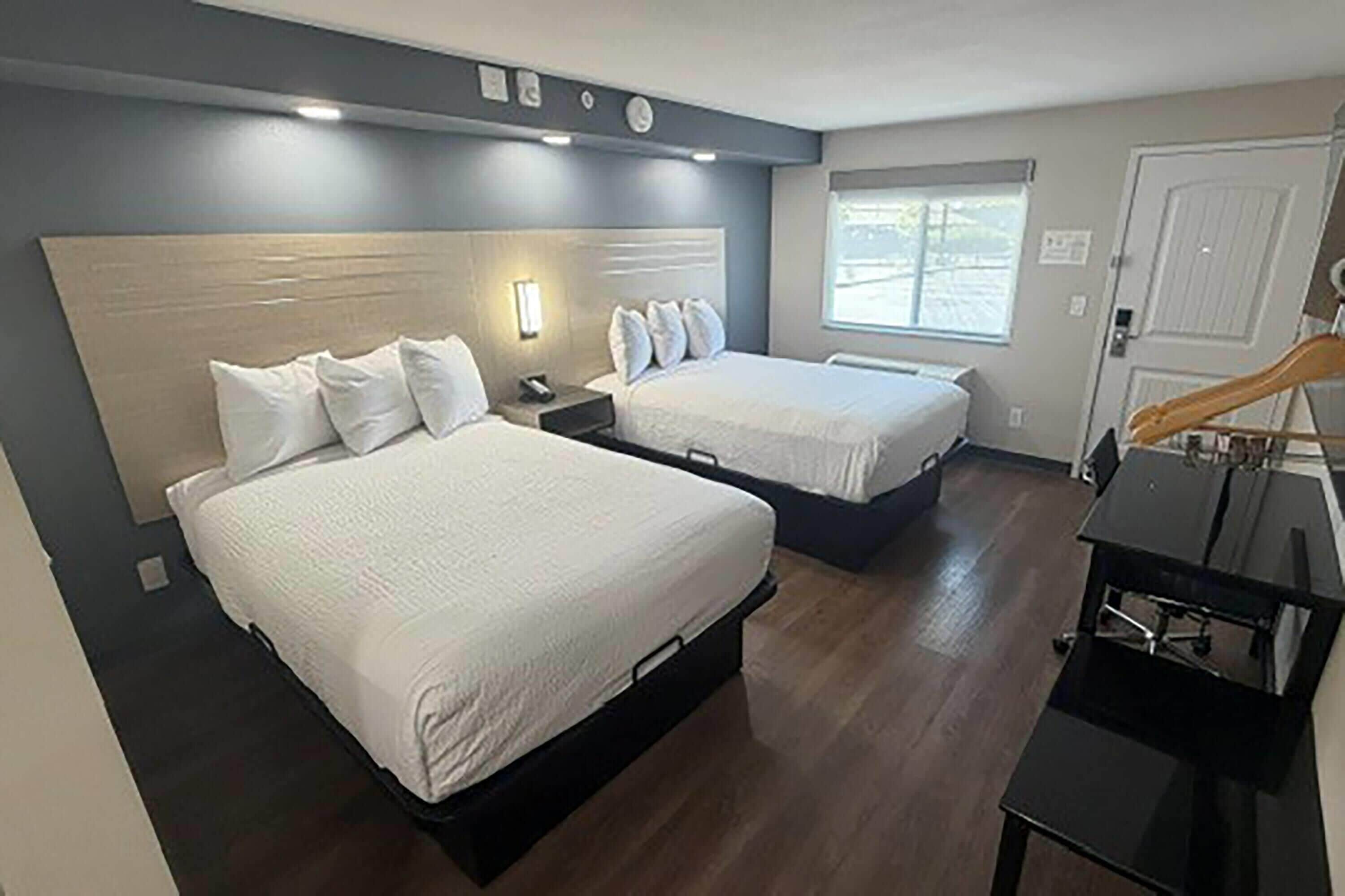 Habitación, 2 camas dobles, no fumadores | Ropa de cama de alta calidad, escritorio, cortinas opacas y wifi gratis