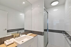 Deluxe Penthouse | Bathroom | Separate tub and shower, hydromassage showerhead, designer toiletries