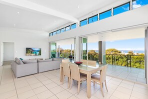 Deluxe Penthouse | Living area | 105-cm LCD TV with cable channels, TV, DVD player - Akama Resort (Urangan)