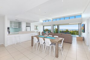 Superior Penthouse | In-room dining - Akama Resort (Urangan)