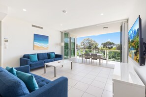 Living area - Akama Resort (Urangan)