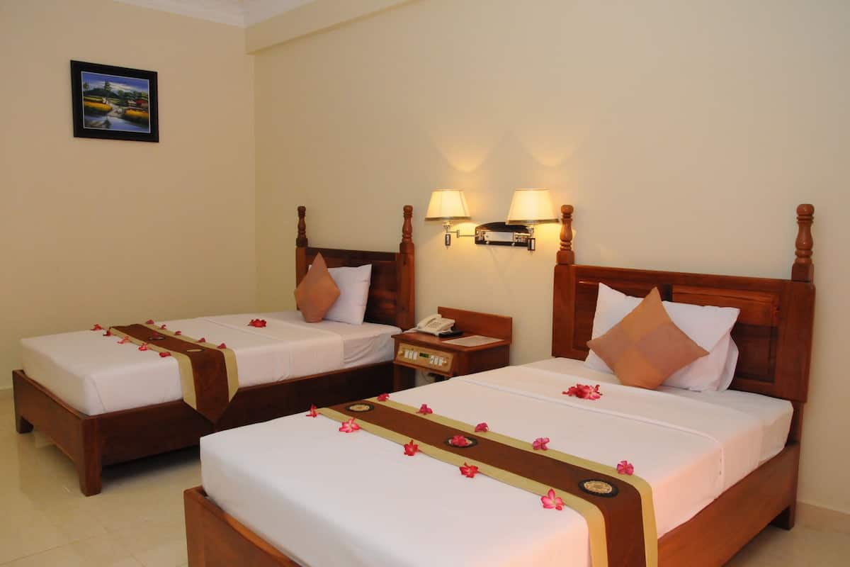 Premium bedding, pillowtop beds, minibar, in-room safe