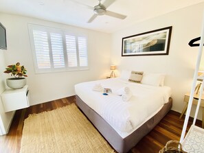 Egyptian cotton sheets, premium bedding, minibar, individually decorated - Bay Haven Lodge (Byron Bay)