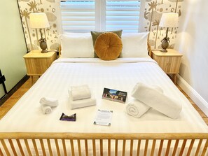 Standard Room | Egyptian cotton sheets, premium bedding, minibar, individually decorated - Bay Haven Lodge (Byron Bay)