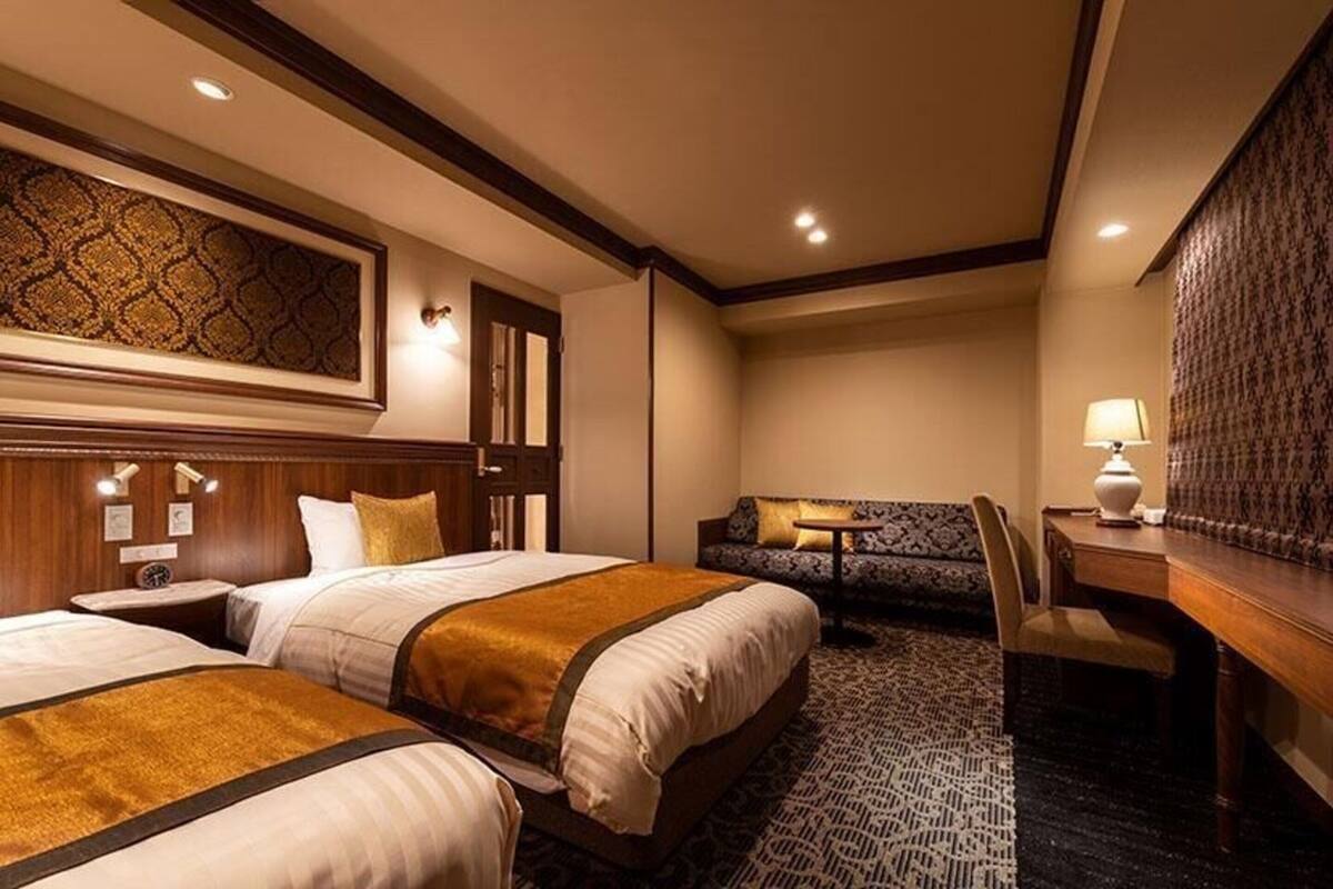Excellent Twin Room for 3 Guests | Desk, WiFi (free), bed sheets