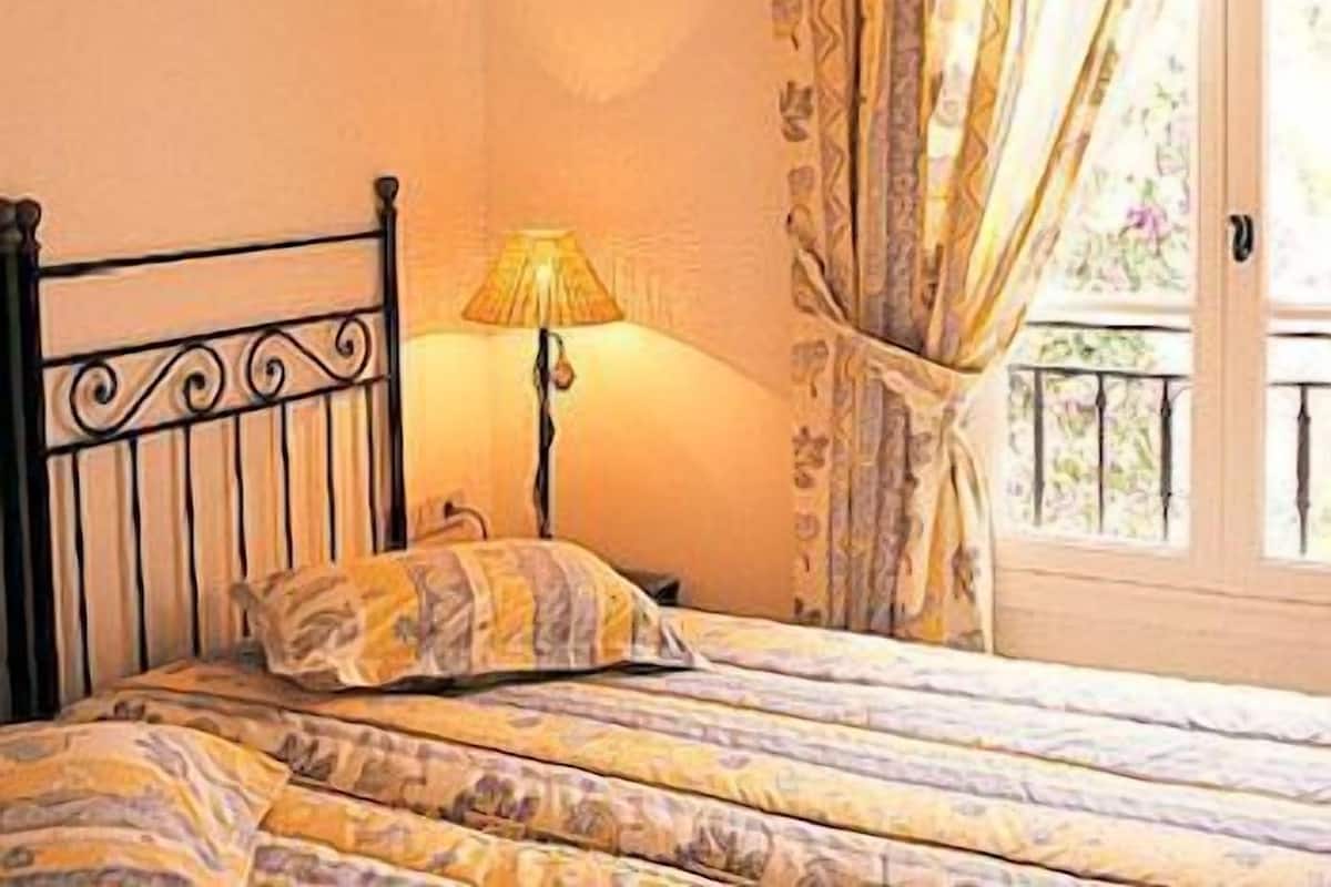 1 habitación, colchones con pillow-top, minibar y escritorio