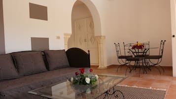 Villa (3 doubles) | Living room