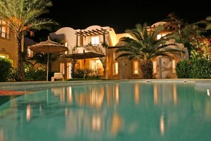 Seasonal outdoor pool, pool umbrellas, sun loungers
