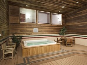 Indoor spa tub