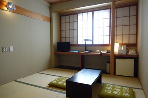 Habitación tradicional, no fumadores (Japanese Room) | Tabla de planchar con plancha, wifi gratis, ropa de cama