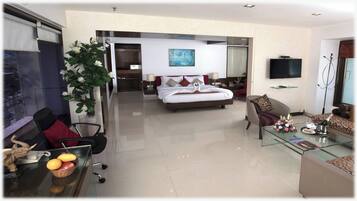 Royal Room | In-room safe, desk, soundproofing, iron/ironing board