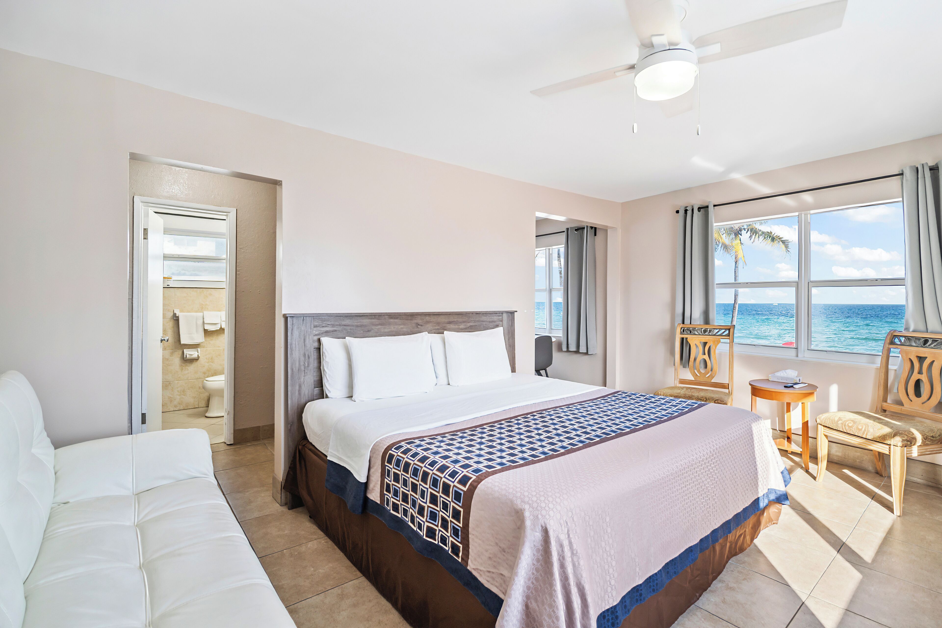 Ropa de cama de alta calidad y escritorio 