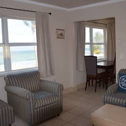 Suite Standard, 1 camera da letto, vista oceano | Area soggiorno | TV a schermo piatto 45 pollici con canali satellitari