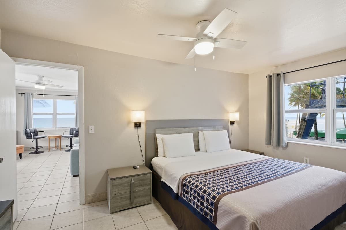 Ropa de cama de alta calidad y escritorio