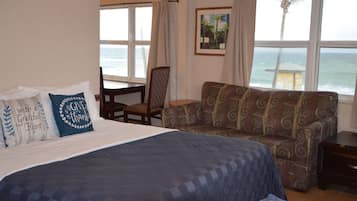 Rom – standard, 1 kingsize-seng med sovesofa, havutsikt | Sengetøy av topp kvalitet, skrivebord og strykejern/-brett