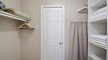 Ropa de cama de alta calidad y escritorio