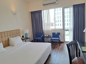 Premier Room, 1 Double or 2 Single Beds, Balcony - Liberty 2 Hotel (Ho Chi Minh City)
