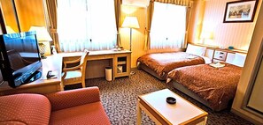 Desk, free wired internet - Hiroshima Intelligent Hotel Main & New Building (Hiroshima)