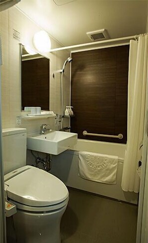 Relax Double Room | Bathroom amenities | Shower, free toiletries, hair dryer, slippers