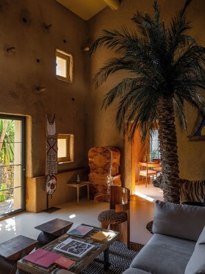 Maison de Prestige et Piscine | Living area | Flat-screen TV