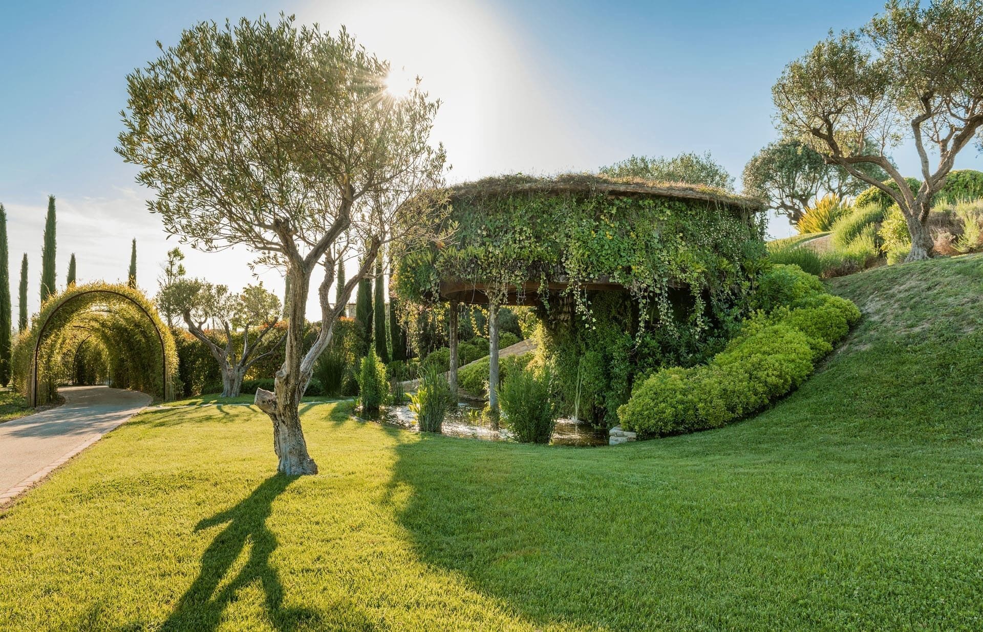 المنشأة من الخارج