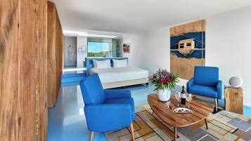 2 bedrooms, premium bedding, minibar, in-room safe