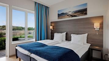 Family Room | Desk, free WiFi, bed sheets