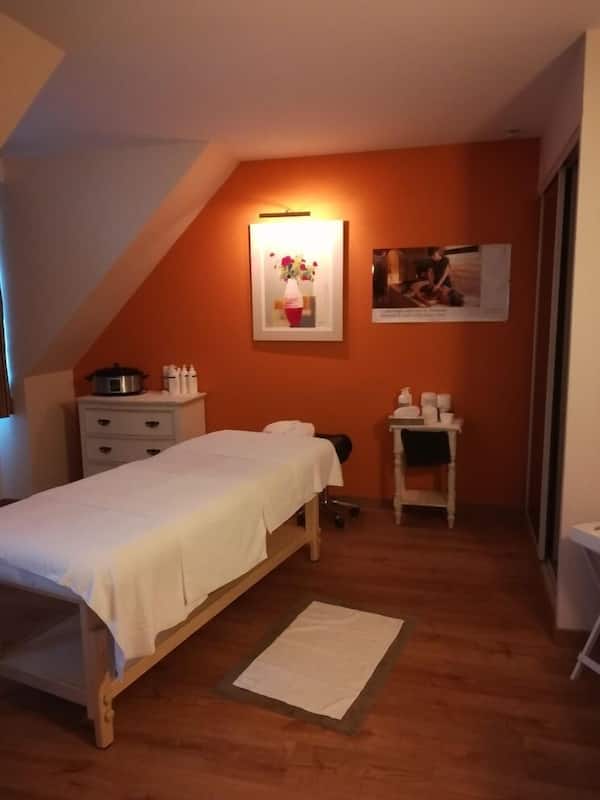 Cozy bedroom with a single bed, bedside table, and chair, perfect for a restful stay.