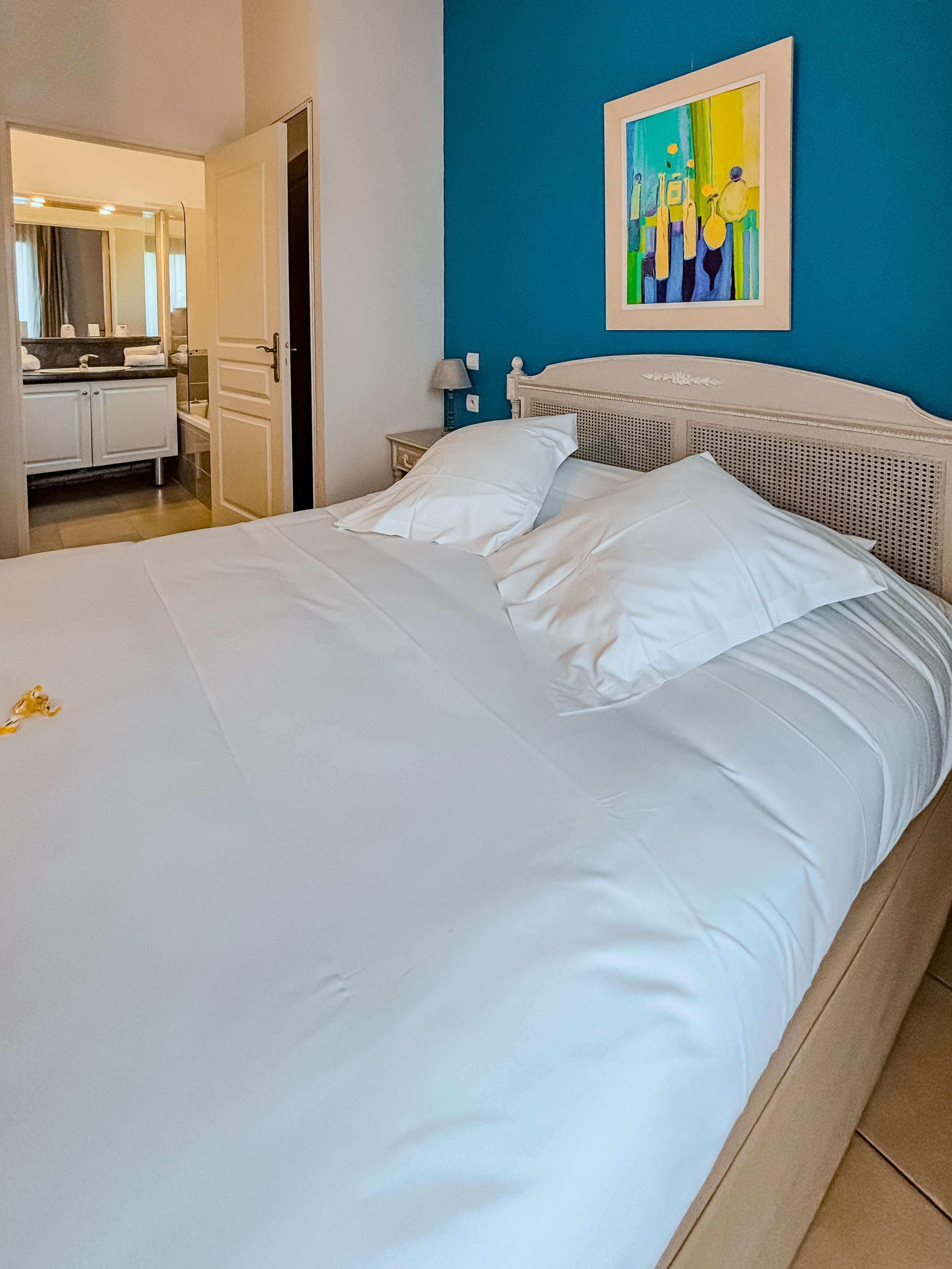 Sistema de insonorización, tabla de planchar con plancha y wifi gratis 