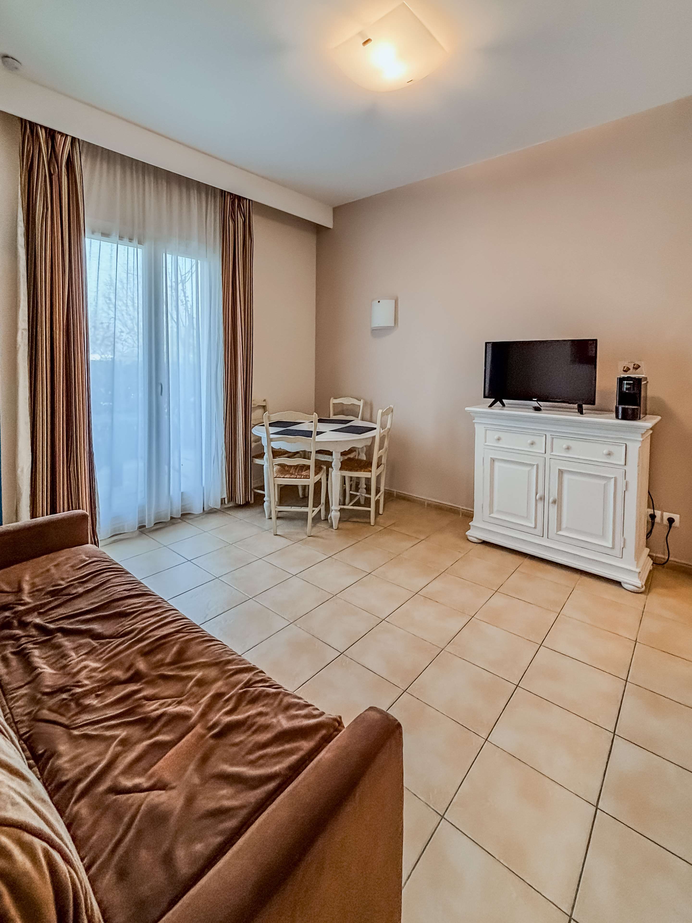 Geluiddichte muren, een strijkplank/strijkijzer, gratis wifi, beddengoed