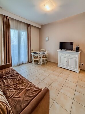 Soundproofing, iron/ironing board, free WiFi, bed sheets