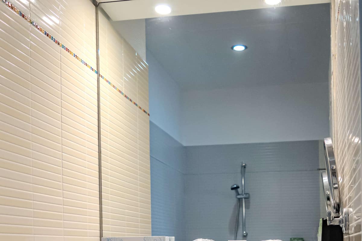 Superior Studio, 1 Queen Bed, Balcony (Kitchenette) | Soundproofing, iron/ironing board, free WiFi, bed sheets